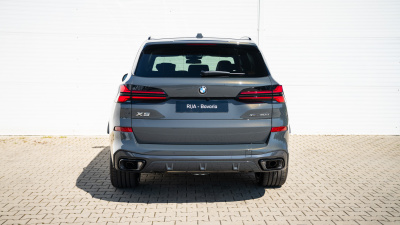 BMW X5 30d xDrive (pohľad do interiéru)