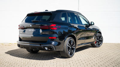BMW X5 30d xDrive (pohľad zboku)