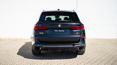 BMW X5 30d xDrive (pohľad do interiéru)