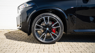 BMW X5 30d xDrive (pohľad spredu)