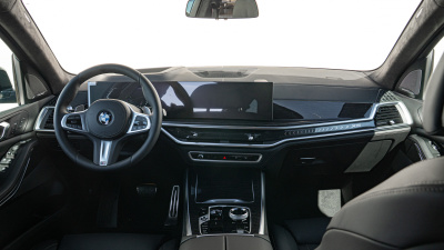 BMW X5 30d xDrive (pohľad do interiéru)