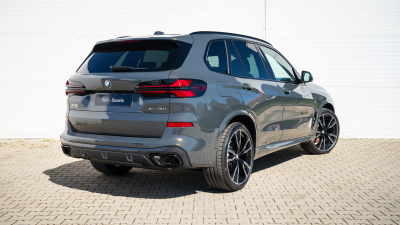 BMW X5 40i xDrive (pohľad zboku)