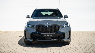 BMW X5 40i xDrive (pohľad do interiéru)