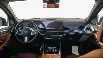 BMW X5 40i xDrive (pohľad do interiéru)