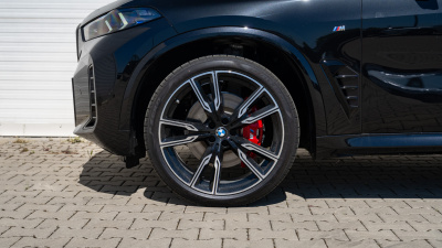 BMW X5 40d xDrive (pohľad spredu)