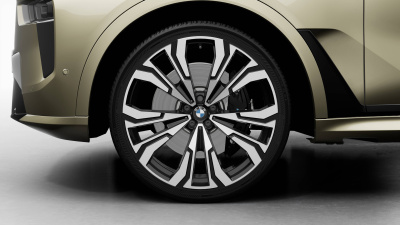 BMW X7 40d xDrive (pohľad spredu)