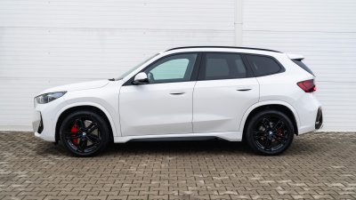 BMW X1 20d xDrive (pohľad zozadu)