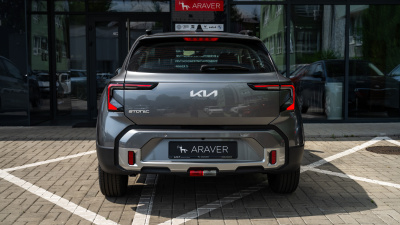 Kia Stonic 1.0 T-GDi Silver (pohľad spredu)