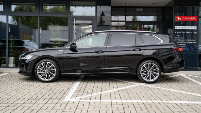 Škoda Superb Combi 2.0 TDI L&K 4x4 (pohľad zozadu)