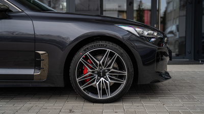 Kia Stinger 3.3 AT AWD GT (pohľad do interiéru)