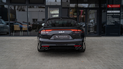 Kia Stinger 3.3 AT AWD GT (pohľad spredu)