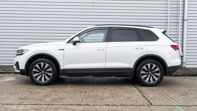 Volkswagen Touareg 3.0 TDI Basic (pohľad zozadu)