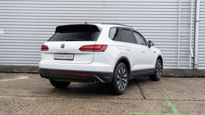 Volkswagen Touareg 3.0 TDI Basic (pohľad do interiéru)