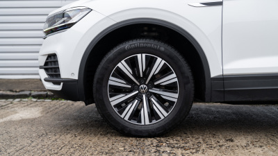 Volkswagen Touareg 3.0 TDI Basic (pohľad do interiéru)