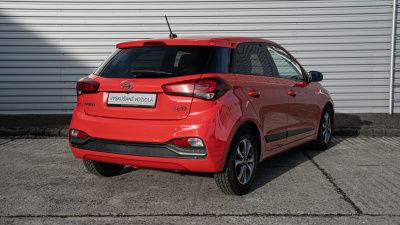 Hyundai i20 1.2 MPi Cool (pohľad do interiéru)
