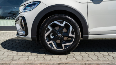 VW Taigo 1.0 TSI R-Line Limited (pohľad spredu)