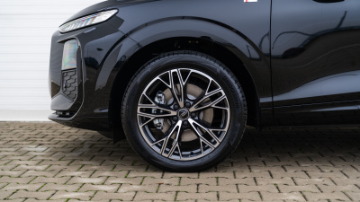 AUDI Q3 2.0 TDI (pohľad do interiéru)