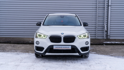 BMW X1 2.0i Xdrive (pohľad zboku)