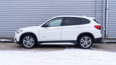BMW X1 2.0i Xdrive (pohľad zozadu)