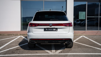 VW Touareg 3.0 TDI R-Line Limited (pohľad do interiéru)