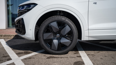 VW Touareg 3.0 TDI R-Line Limited (pohľad do interiéru)