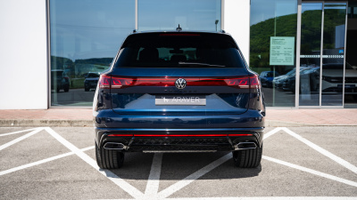 VW Touareg 3.0 TDI R-Line Final Edition (pohľad spredu)