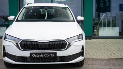 Škoda Octavia Combi 2.0 TDI Selection (pohľad zboku)