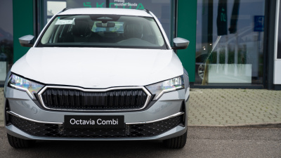 Škoda Octavia Combi 2.0 TDI Selection (pohľad zboku)