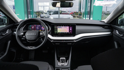 Škoda Octavia Combi 2.0 TDI Selection (pohľad spredu)