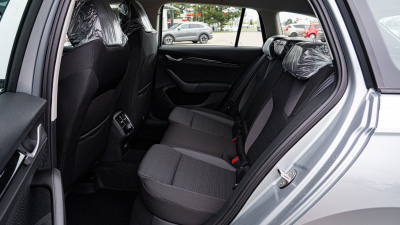Škoda Octavia Combi 2.0 TDI Selection (pohľad do interiéru)