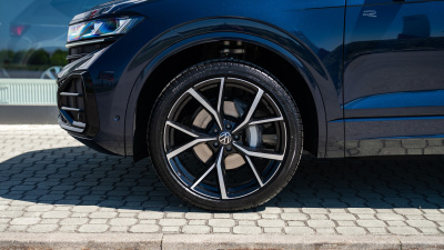 VW Touareg 3.0 TDI R-Line Final Edition (pohľad do interiéru)
