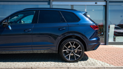 VW Touareg 3.0 TDI R-Line Final Edition (pohľad do interiéru)