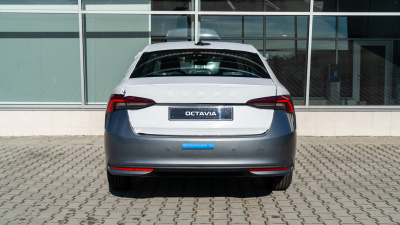 Škoda Octavia 2.0 TDI Extra (pohľad spredu)