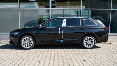 Škoda Superb Combi 2.0 TDI  Top Selection 4x4 (pohľad zboku)
