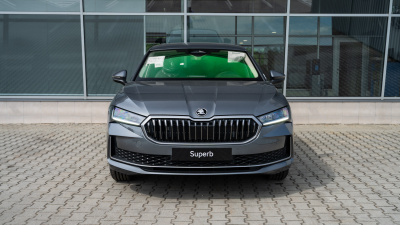 Škoda Superb 2.0 TDI Selection  (pohľad spredu)