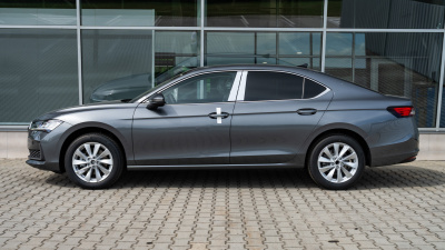 Škoda Superb 2.0 TDI Selection  (pohľad zboku)