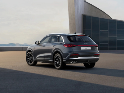 AUDI Q5 2.0 TDI Quattro (pohľad spredu)