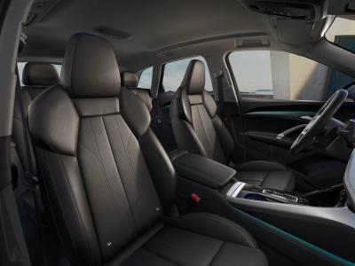 AUDI Q5 2.0 TDI Quattro (pohľad do interiéru)