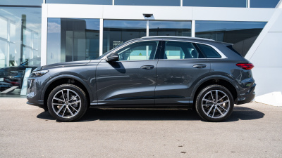 AUDI Q5 2.0 TDI Quattro (pohľad spredu)
