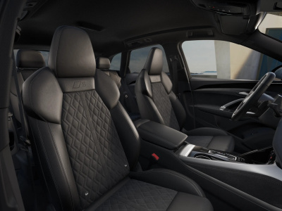 AUDI Q5 2.0 TDI Quattro (pohľad do interiéru)