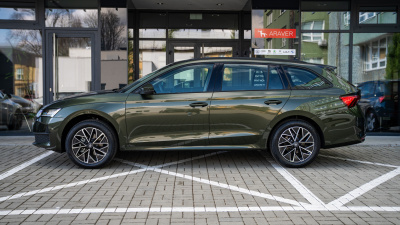Škoda Octavia Combi 1.5 TSI Extra (pohľad zozadu)