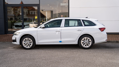 Škoda Octavia combi 2.0 TDI Top Selection (pohľad zozadu)