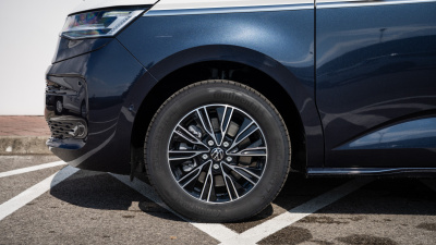 VW Multivan Bulli Long 2.0 TDI (pohľad do interiéru)