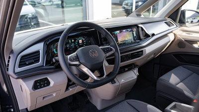VW Multivan Bulli Long 2.0 TDI (pohľad do interiéru)