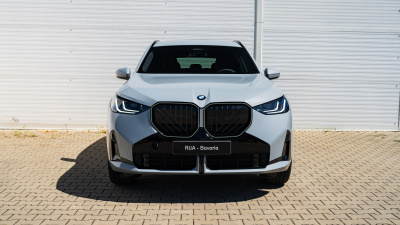 BMW X3 20d xDrive (pohľad do interiéru)
