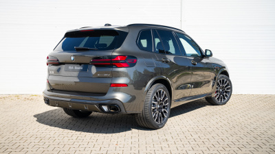 BMW X5 30d xDrive (pohľad zboku)