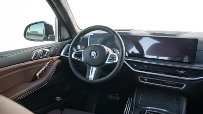 BMW X5 30d xDrive (pohľad do interiéru)