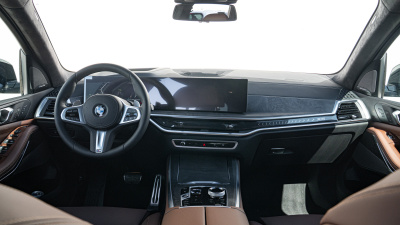 BMW X5 30d xDrive (pohľad do interiéru)
