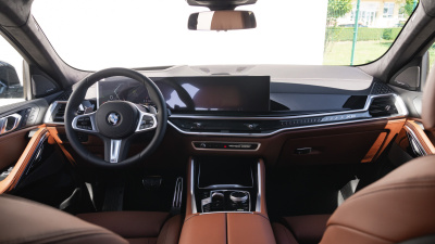 BMW X6 30d xDrive (pohľad do interiéru)