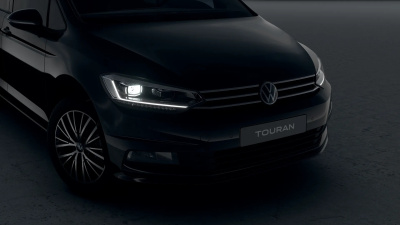 VW Touran 2.0 TDI Limited (pohľad spredu)